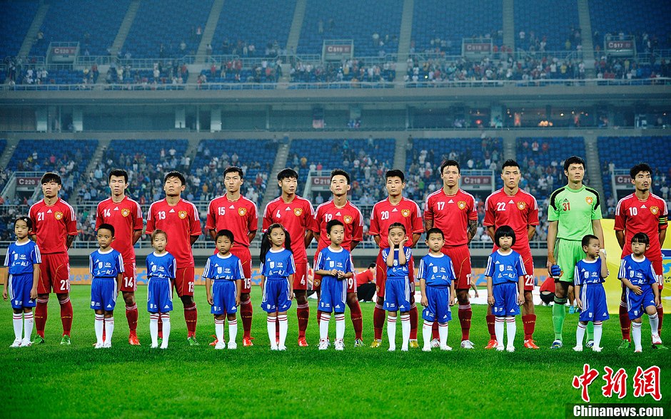 中国男足热身赛 国足6:1胜新加坡