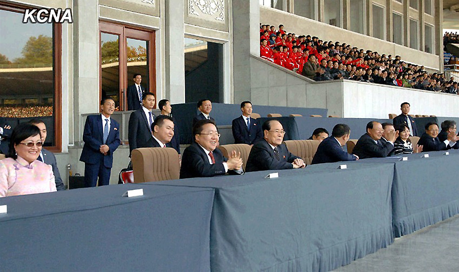 蒙古总统访朝 观看朝鲜蒙古少年足球运动员比