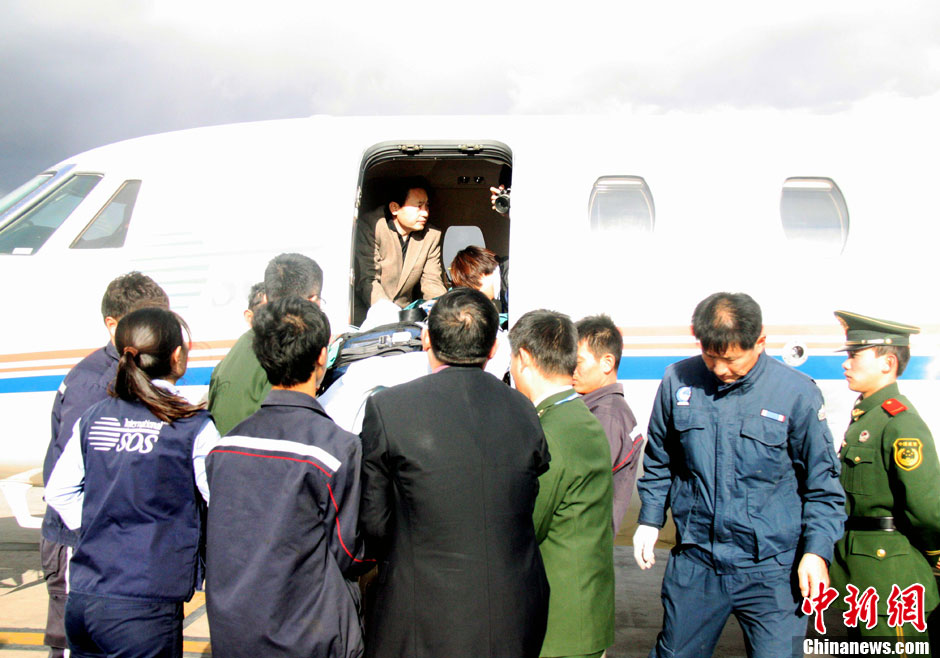 一韩国籍女士突发急病包机回韩国 烟台机场辟