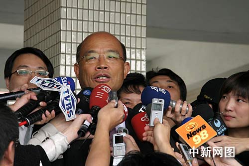 民进党台湾地区副领导人候选人苏贞昌参加投票
