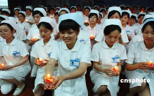 南京鼓楼医院举行新护士授帽仪式