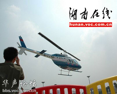 图:湖南最牛婚礼 直升机和游轮护航(2)