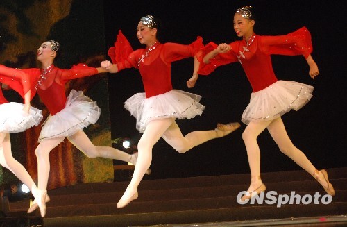 图:小荷风采全国少儿舞展演在京举行(4)