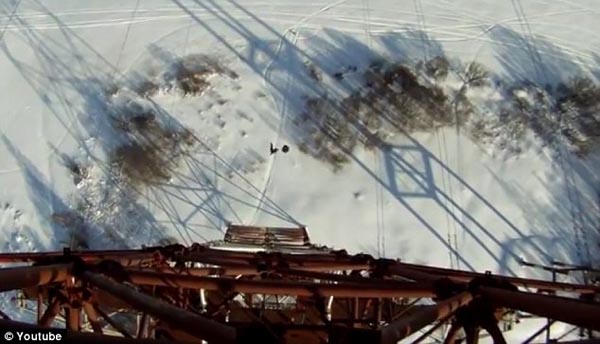 图片频道-俄罗斯男子从百米塔顶坠地幸运生还