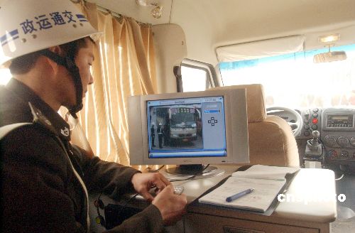 图:郑州交管部门使用GPS系统监管客运货运市