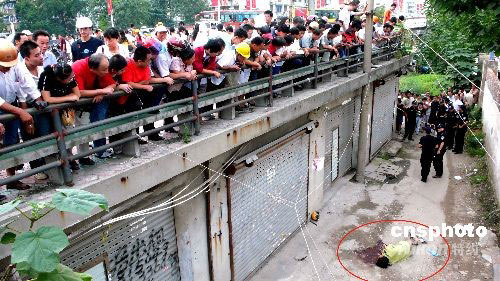 图:芜湖中江桥南发生一起凶杀案