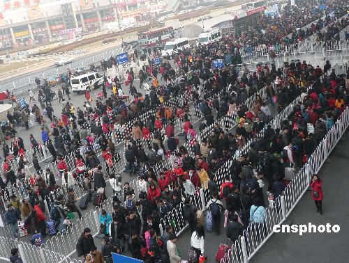 图:北京西站春运单日客流量超过23万人次