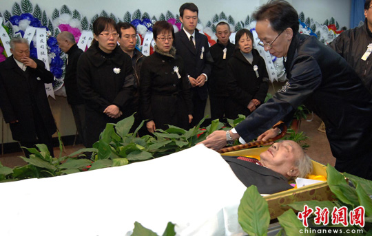 图:司徒丙鹤遗体告别仪式在北京举行