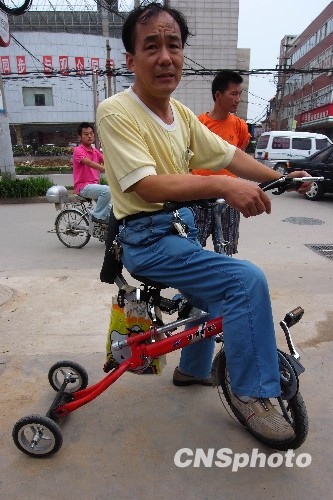图:河南许昌技校老师发明多功能健身车