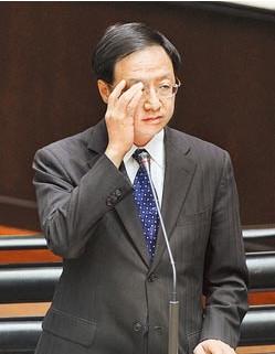 台湾12年义务教育政策引争议 江宜桦公开道歉