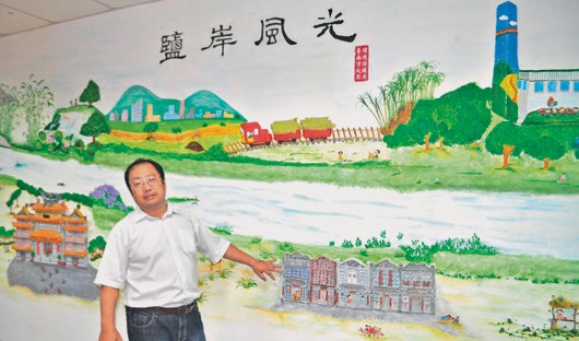台湾盐水溪风光壁画志工用废纸黏成（图）