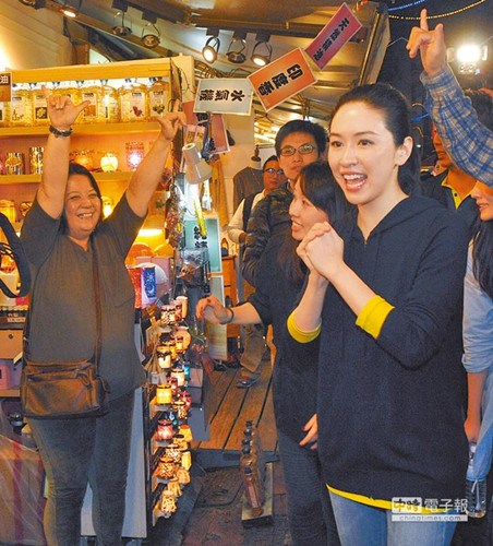 台北市长选举大打“妇女牌”妻子妈妈齐上阵