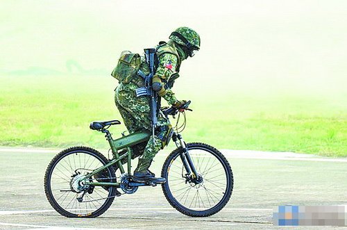 台军进行战力展示预校伞兵越野自行车漏气（图）