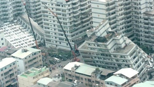 台湾“921地震”16周年134位孤儿瓦砾中重生