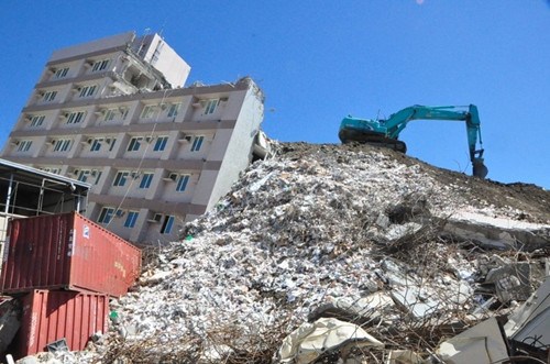 台湾地震台南63栋危楼贴红单6栋同步拆除（图）