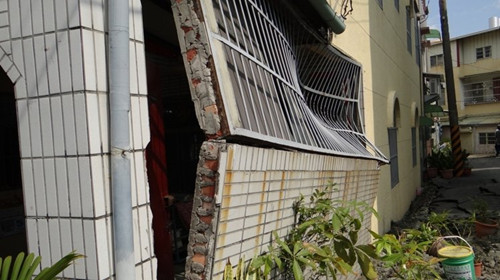 台南震后土地液化严重民宅下陷1米半（图）