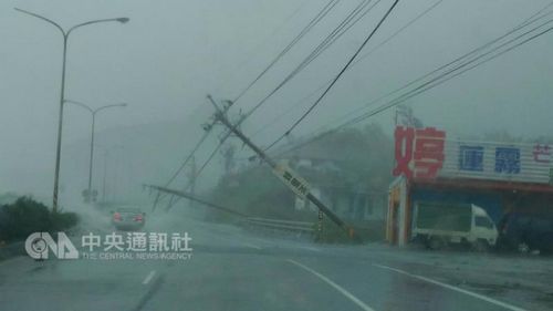 台风“莫兰蒂”袭台致1死44伤近百万户停电