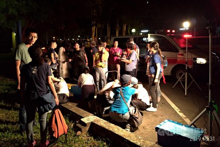 台湾一中学野炊活动疑瓦斯罐爆炸 11名学生受到烧烫伤送医