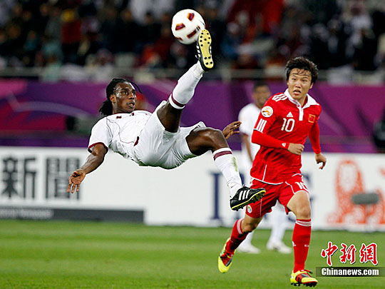 亚洲杯中国0比2不敌卡塔尔 晋级形势不乐观