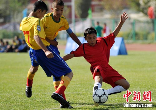 新疆青少年足球联赛决赛开幕 30支球队逐鹿天