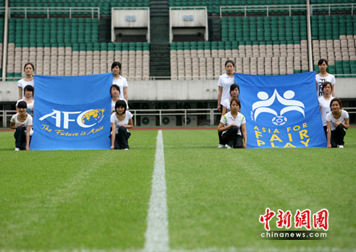 成都体育中心举行女足亚洲杯赛前演练(组图)
