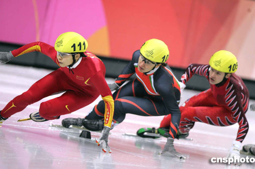 组图:王蒙为中国夺得都灵冬奥会首枚金牌