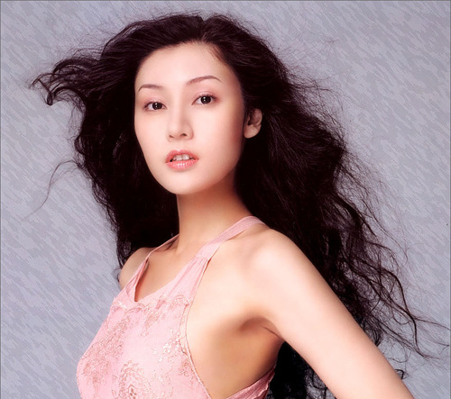圆润妹妹的侧面清纯图片