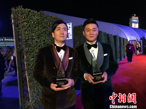 筷子兄弟《小苹果》获全美音乐奖最佳国际流行