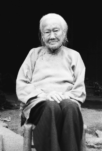 浙江116岁长寿老人遗体告别奏喜乐 千人送别(图)