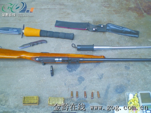 当日下午18时许,10余名民警及联防队员悄悄来到小河区大寨村,对