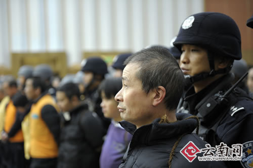 打工女傍上"黑老大" 坐镇指挥贩毒获死刑(图)