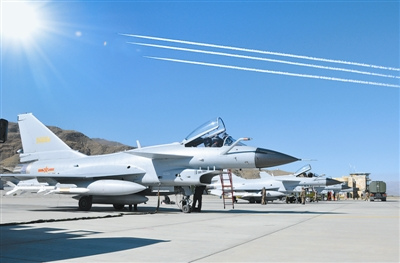 中国空军驻高原机场实现新型战机常态化保障(图)