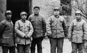 1948��11�£������ί����������ɵ�Сƽ�����������ǵ�������ǰί��ͳһ�쵼��ָ����ԭ����������Ұս�������л���ս�ۡ�