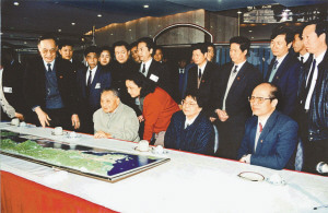 1992��1��19����23�գ���Сƽ�Ӳ����ڲ�������Ҫ������ͼΪ1992��1��20�գ���Сƽ�ڹ�ó���á�