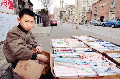 �����紺3�´��ŵ�����12���к�СȺ �¶��������Լ��ſ����ſյ�����С̯��������