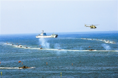 直击广州军区三军联合演练 数万台车船装备参演