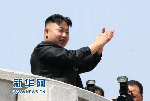  4��15�գ��ڳ����׶�ƽ�����е��ı�ʽ�ϣ����ʹ�������쵼�˽��������ֳ�Ⱥ�����⡣���գ������ڽ��ճɹ㳡����ʢ���ı�ʽ����ף���ճɵ���100���ꡣ���ʹ�������쵼�˽�������ϯ�ı�ʽ�������ݽ��� �»������������