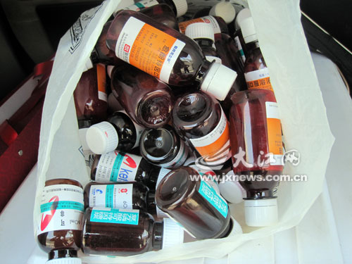 便利店暗售违禁药品"摇头水"毒害青少年(图)