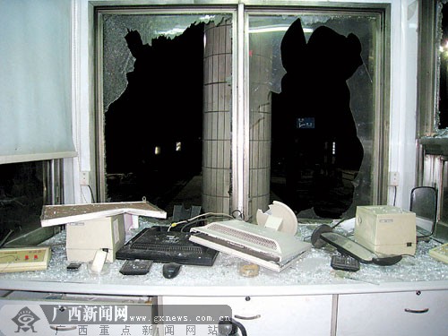 �����ҵ��շ�վ��ͤһƬ�ǽ塣���� �������