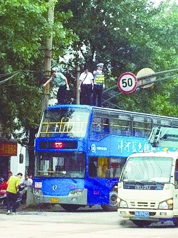 ͼΪ�����ڹ��������о��´��Ĺ��ֵ��¡���ͼƬ��������΢����