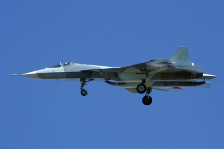 俄媒称t-50战机暴露许多问题 机身现裂缝(图)(4)