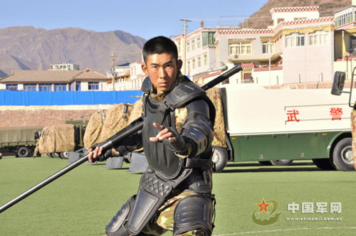 武警优秀大学生士兵韩尧镪用心演绎精彩军旅生涯(3)