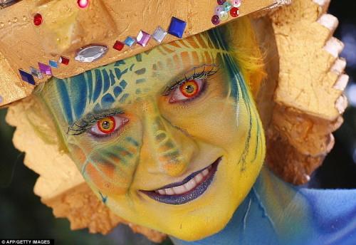 缤纷的脸部彩绘。 缤纷的脸部彩绘。