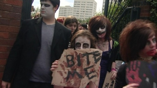 �μ��߰���Ϳ�ɻ�ɫ��͹�Գ���ʬ���˲Ұ���ɫ��ӡ��