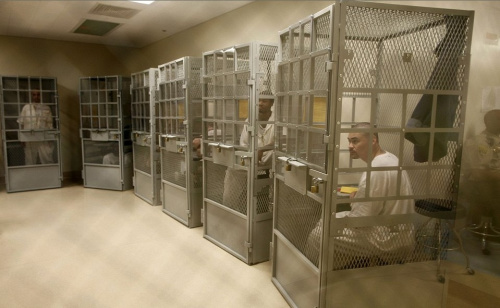 直击全球"最值钱"监狱 犯人排队等死刑(组图)(2)