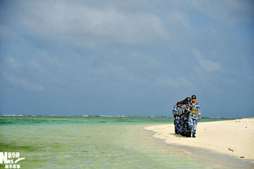 资料图:解放军西沙守岛军人正在巡逻 资料图:解放军西沙守岛军人正在巡逻