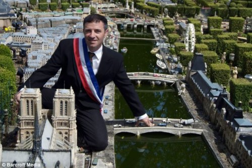 �ڡ�����桱������ǰ���±Ȱ��·���һ������