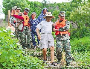 ̨�ݵ���ת��ס�ڸ�ɽ�ϵ���λ80��������ˡ� ͨѶԱ ��� ��