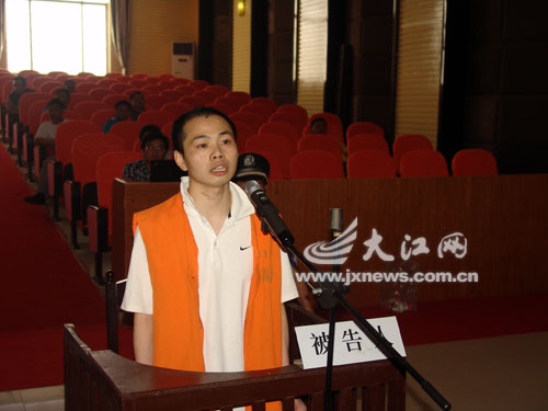 被告人袁宜镇在法庭上辩解 被告人袁宜镇在法庭上辩解