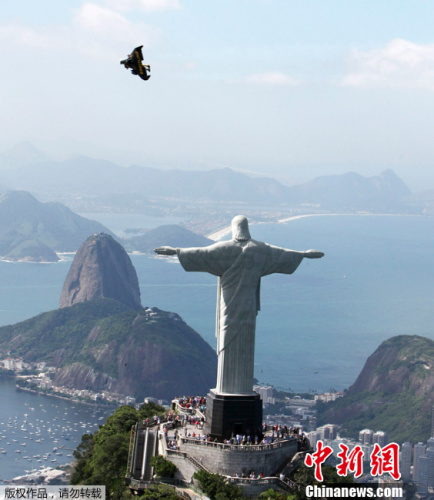 ����ʱ��2012��5��2�գ�������Լ����¬�����š���������֮�Ƶ���ʿ������˹��������ֱ���������£�����װ��С�����������������������������Լ������������Ʒ��򣬳ɹ���Ծ����������